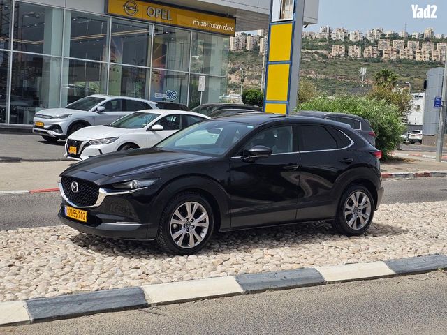 מודעת רכב מאזדה CX-30