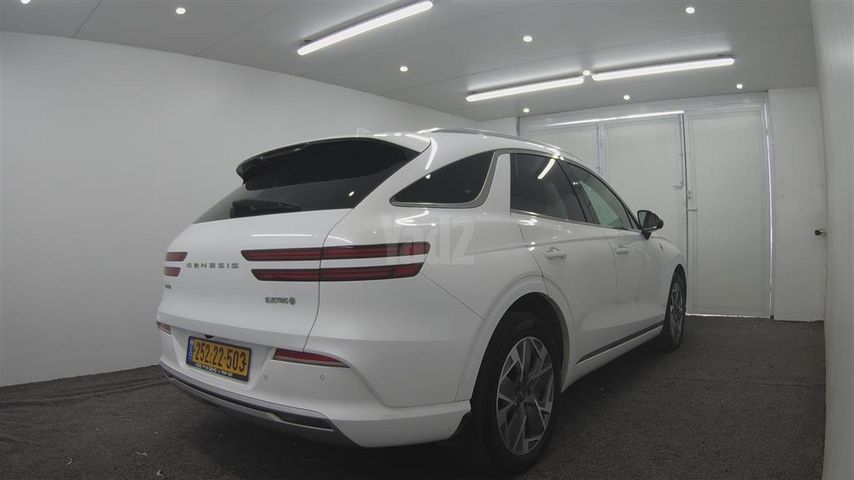 מודעת רכב ג'נסיס GV70