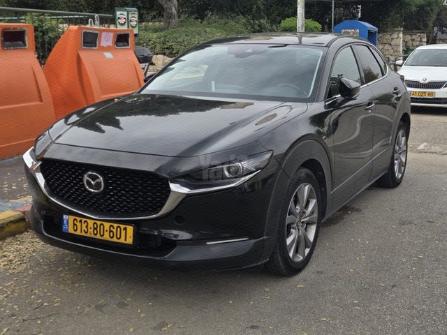 מודעת רכב מאזדה CX-30