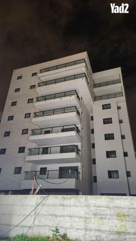 אדר 10