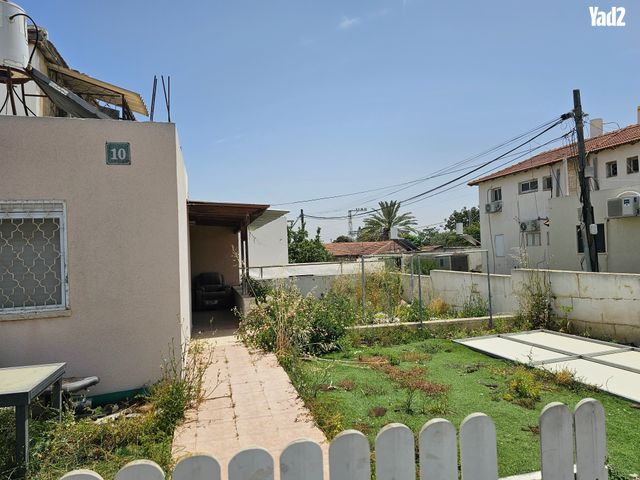 הנביאים 10