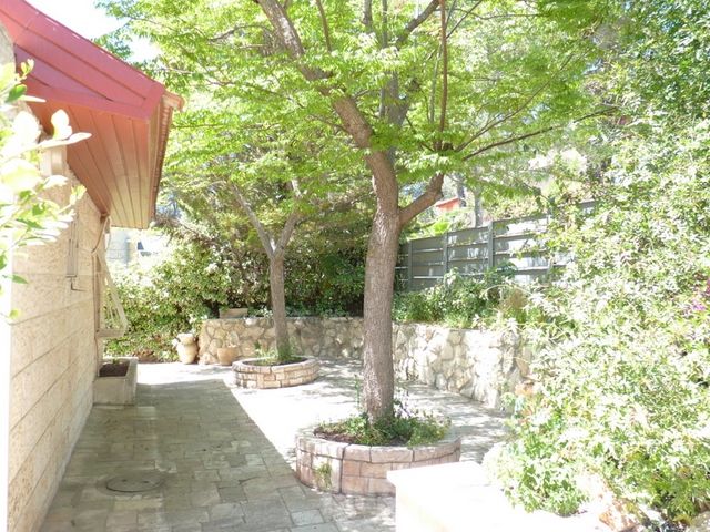 דו משפחתי להשכרה בירושלים (תיווך) — 2