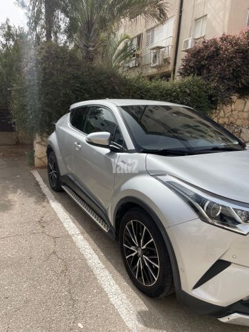 מודעת רכב טויוטה C-HR