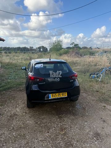 מודעת רכב מאזדה 2