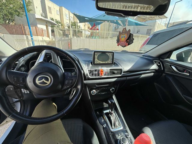 מודעת רכב מאזדה 3