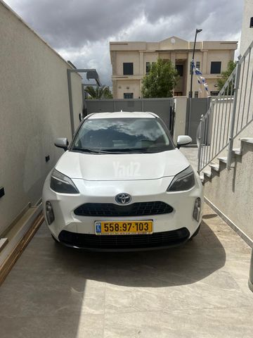 מודעת רכב טויוטה יאריס קרוס