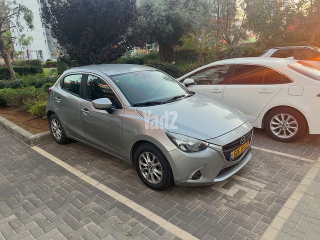 מודעת רכב מאזדה 2