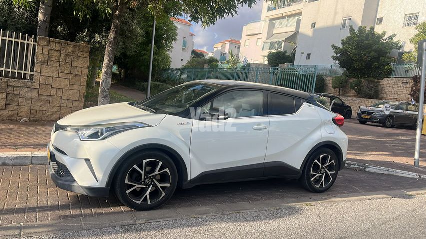 מודעת רכב טויוטה C-HR