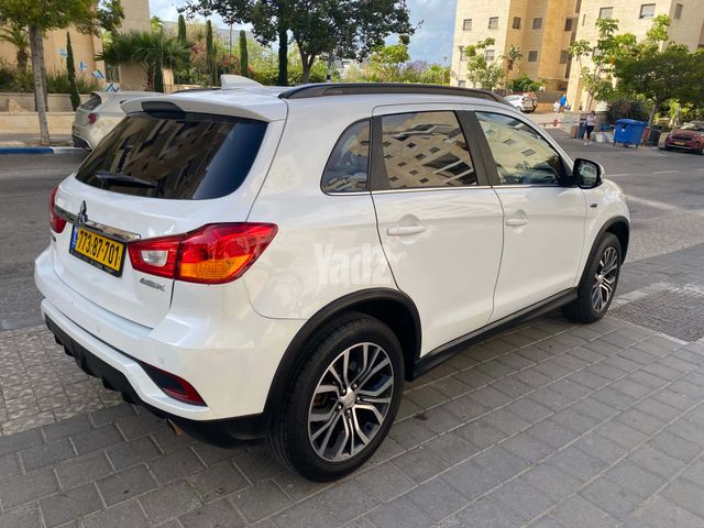 מודעת רכב מיצובישי ASX