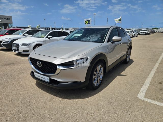 מודעת רכב מאזדה CX-30