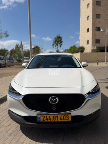 מודעת רכב מאזדה CX-30