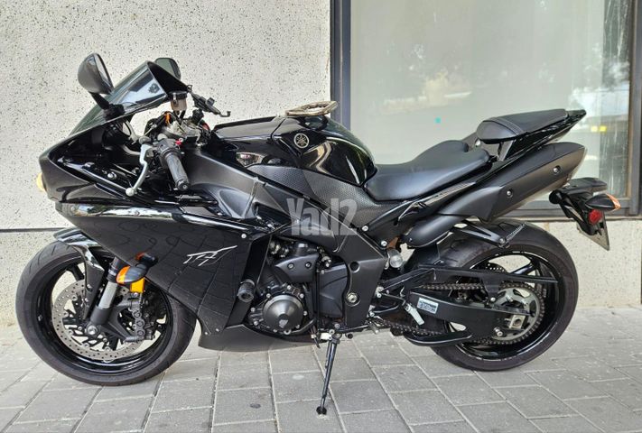 מודעת רכב ימאהה YZF-R1