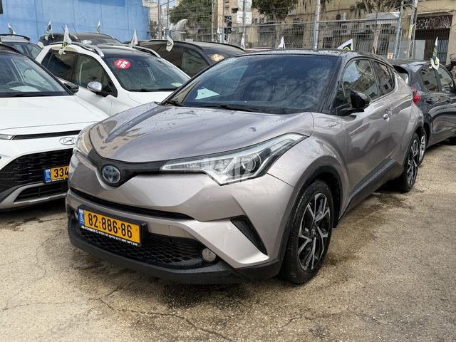 מודעת רכב טויוטה C-HR
