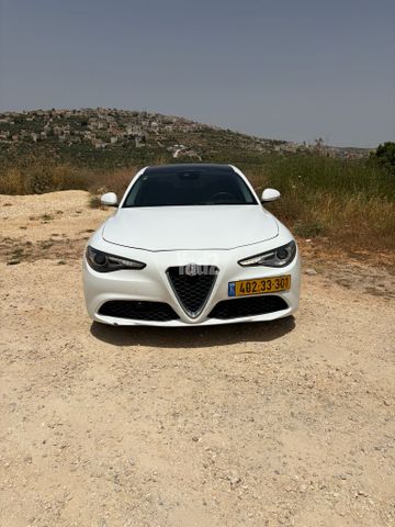 מודעת רכב אלפא רומיאו ג'וליה