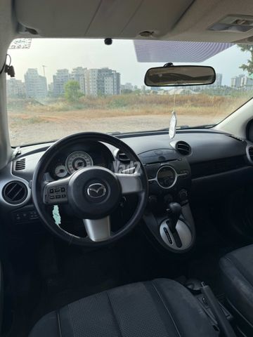 מודעת רכב מאזדה 2