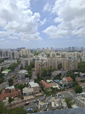 אחאב 4