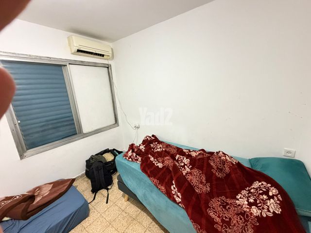לאה גולדברג 2