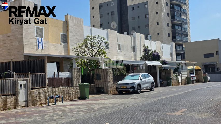 הפרדס 44