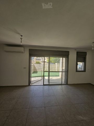 בית פרטי/ קוטג' למכירה בבית שמש (תיווך) — 2