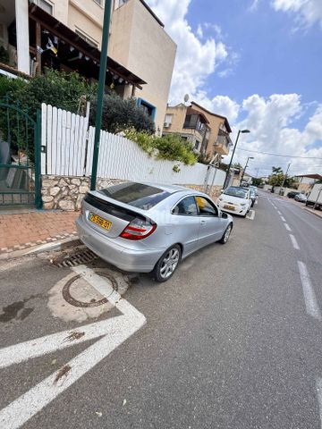 מודעת רכב מרצדס-בנץ C-class