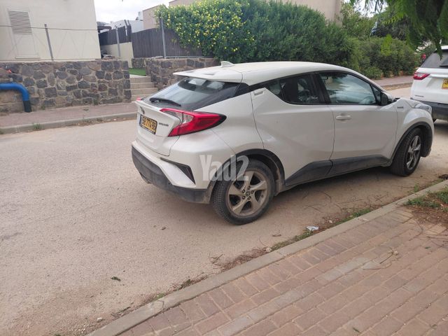 מודעת רכב טויוטה C-HR