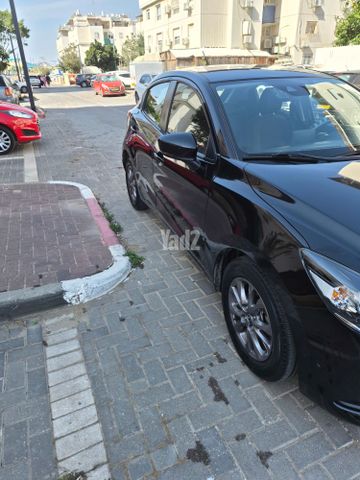 מודעת רכב מאזדה 2