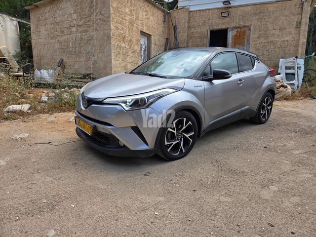 מודעת רכב טויוטה C-HR