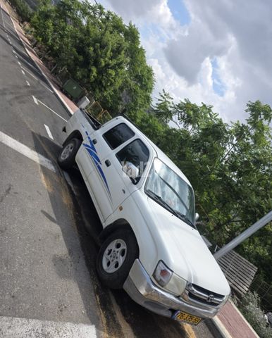 מודעת רכב טויוטה היילקס