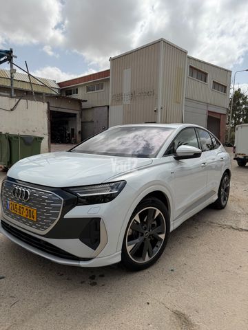 מודעת רכב אאודי Q4 e-tron