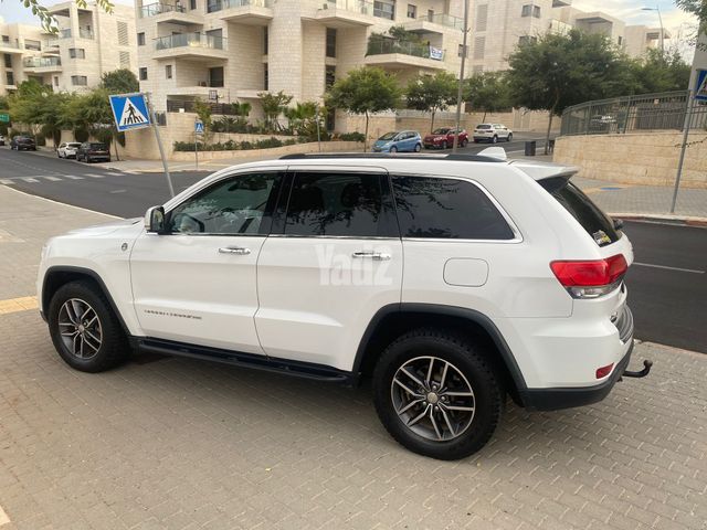 מודעת רכב ג'יפ גרנד צ'ירוקי