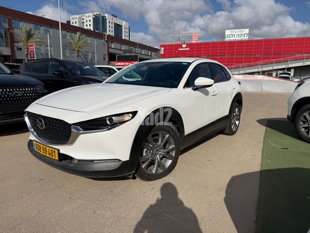 מודעת רכב מאזדה CX-30