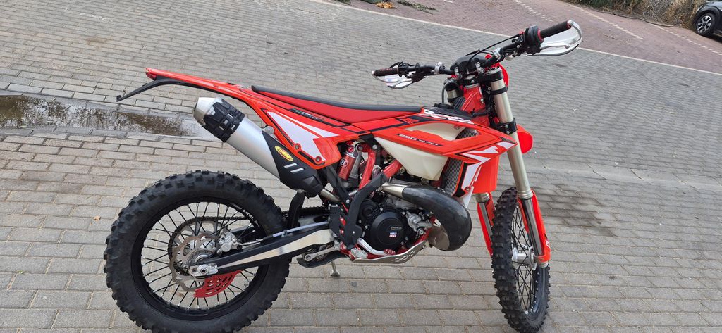 מודעת רכב בטא RR250