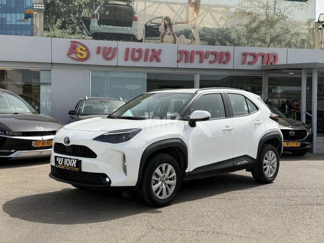 מודעת רכב טויוטה יאריס קרוס