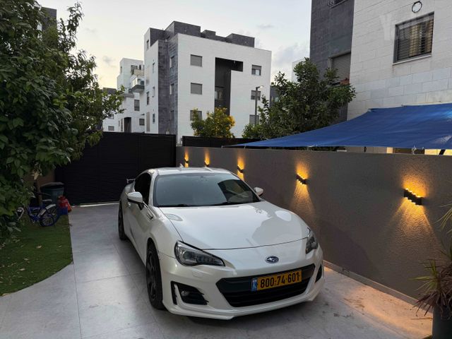 מודעת רכב סובארו BRZ