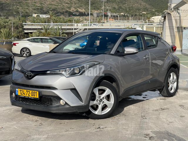 מודעת רכב טויוטה C-HR