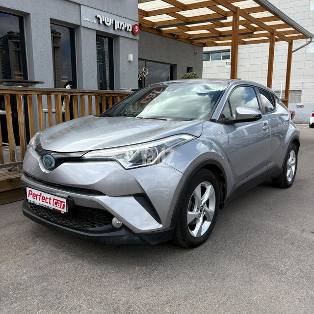 מודעת רכב טויוטה C-HR