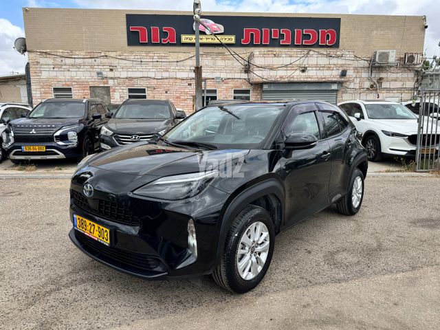 מודעת רכב טויוטה יאריס קרוס