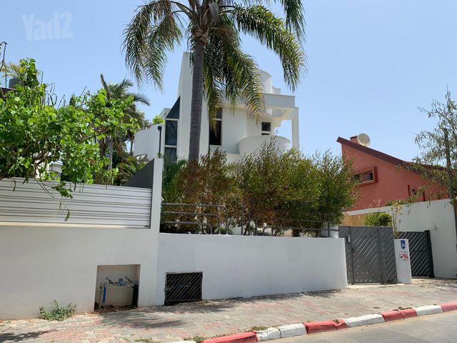 תמונה 6 של דירת 6 חדרים להשכרה בהרצליה