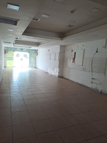חנויות/ שטח מסחרי