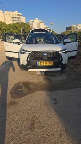 מודעת רכב טויוטה קורולה קרוס