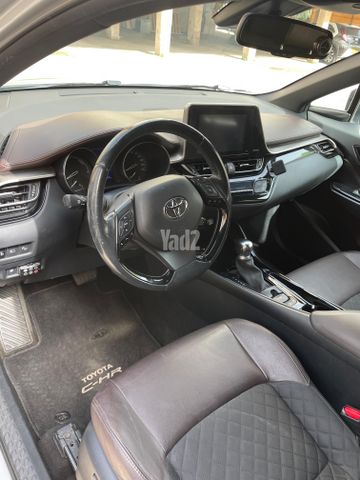 מודעת רכב טויוטה C-HR