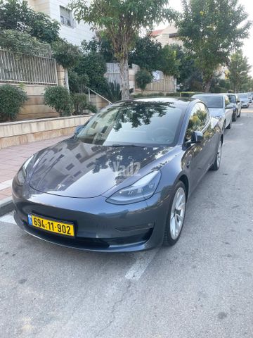מודעת רכב טסלה מודל 3