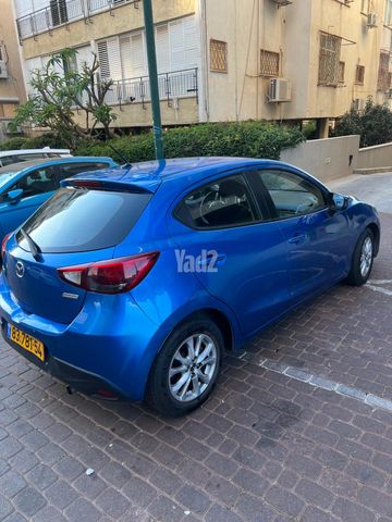 מודעת רכב מאזדה 2