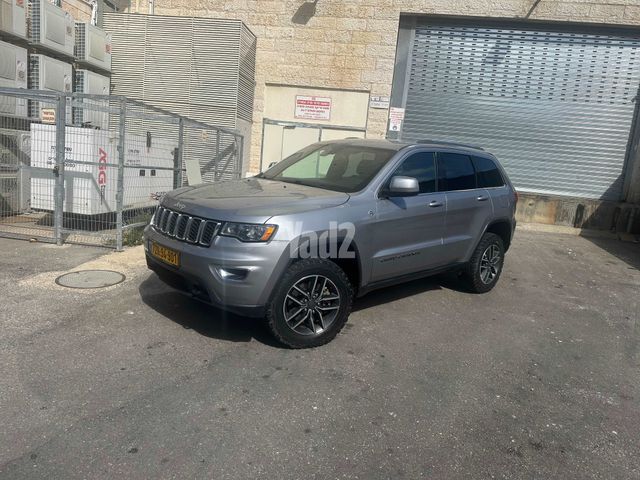 מודעת רכב ג'יפ גרנד צ'ירוקי