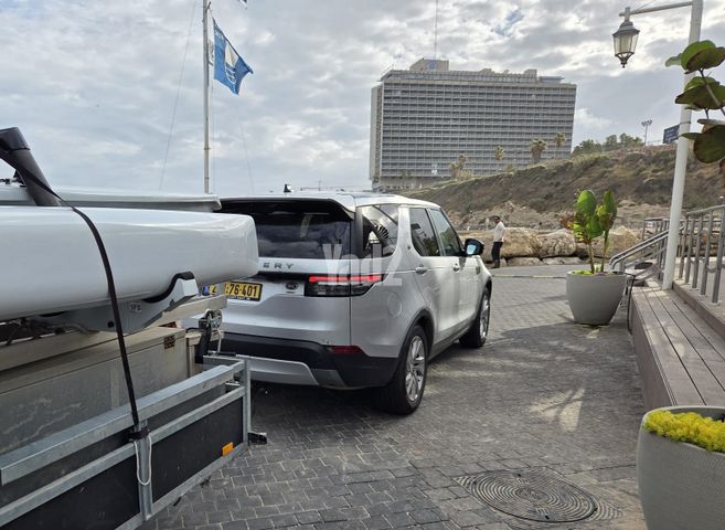 מודעת רכב לנד רובר דיסקברי
