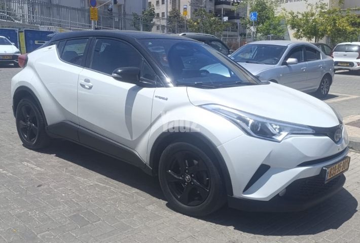מודעת רכב טויוטה C-HR
