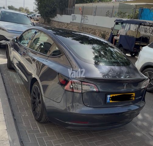 מודעת רכב טסלה מודל 3