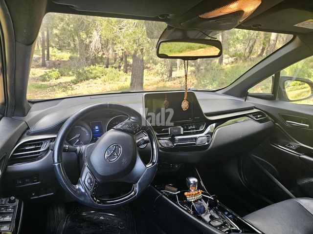 מודעת רכב טויוטה C-HR