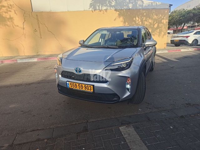 מודעת רכב טויוטה יאריס קרוס