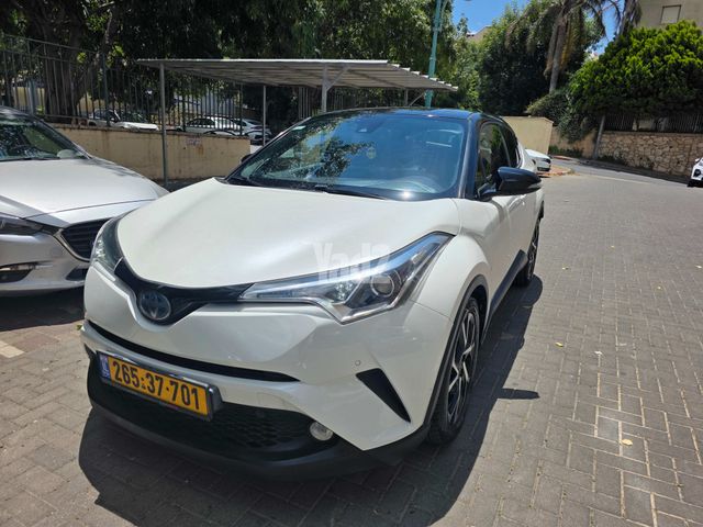 מודעת רכב טויוטה C-HR